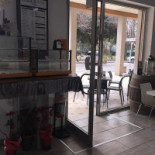 Black E White Cafe À l'intérieur