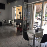 Black E White Cafe À l'intérieur