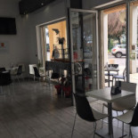 Black E White Cafe À l'intérieur