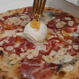 Pizzeria La Bussola food