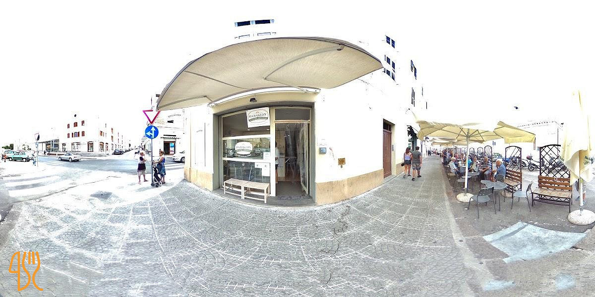 Da Bakery Outside