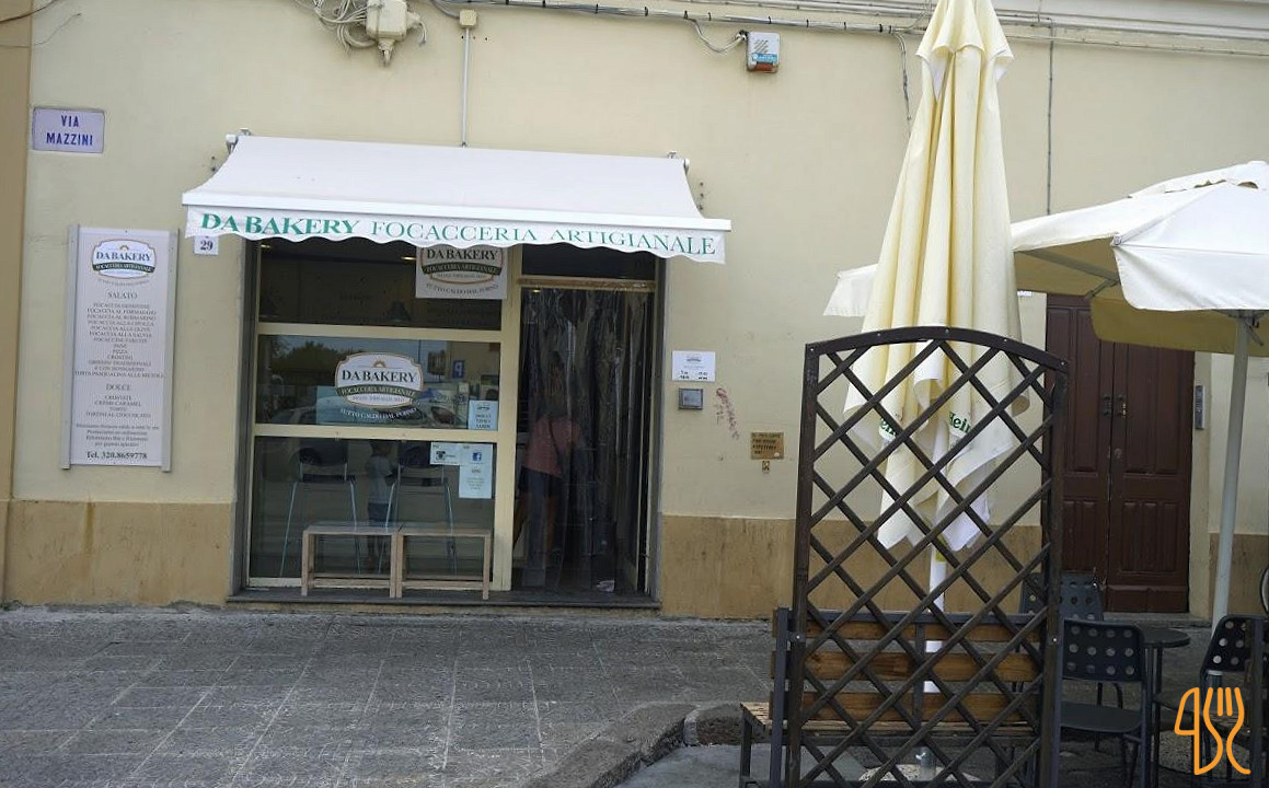 Da Bakery Outside