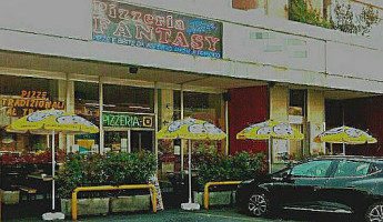 Pizzeria Fantasy outside