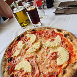 Pizzeria Liliane Appiano Sulla Strada Del Vino Comida