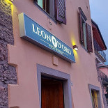 Leon D'oro outside