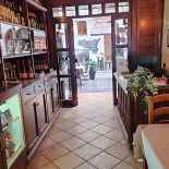 Al Corallo Pizzeria inside