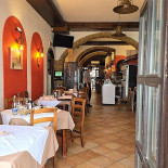 Al Corallo Pizzeria inside