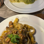 Amorelli Restaurant Cocktail Bar food