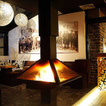 John Caffe À l'intérieur