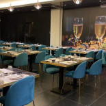 Salmon Rise Sushi Montebelluna inside