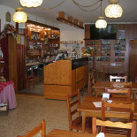 Al Laris À l'intérieur
