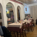 Antica Osteria Cal Di Mezzo inside