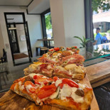 Farm's Pizza food