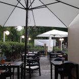 Farm's Pizza outside