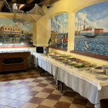 Pizzeria L'ammiraglio inside