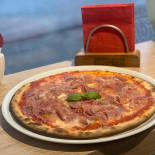 Pizzeria D’asporto Idomi food