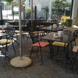 Caffe 'centrale The Chameleon outside