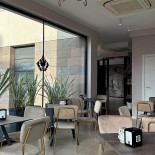 Late Bistrot inside