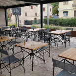 Nello Cafè outside