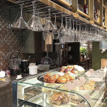 Olonella À l'intérieur