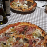 Pizzeria Pomodoro food