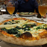 Pizzeria Pomodoro food