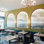 Queens Caffè Bistrot À l'intérieur