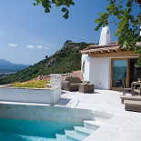 Miraluna Exterior