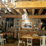Mondelli Stable À l'intérieur