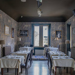 Embassy Dentro