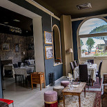 Embassy Dentro