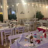 Cilla's Dentro
