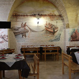 Cchiu Mange E Cchiu Iesse Pacce À l'intérieur