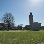 La Cueva Exterior