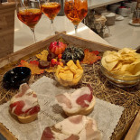 Tre Pezzi Nourriture