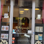 Nici À l'intérieur