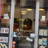 Nici À l'intérieur