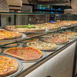 Dima's Pizza À l'intérieur