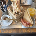 P13 Lounge Cafe Comida