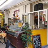 Eureka Caffe, Extérieur