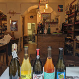 Enoteca Barbera E Rubatà À l'intérieur