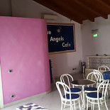 Blue Angels Cafe Closed Dentro