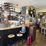 Gnam À l'intérieur