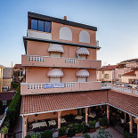 Da Sileoni Exterior