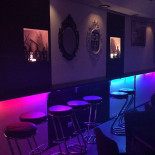Cosmopolitan Queer Dentro