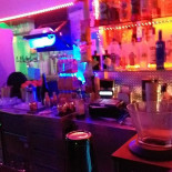 Cosmopolitan Queer Dentro
