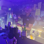 Cosmopolitan Queer Dentro