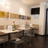 Mezzaluna Cafè Tabacchi Pasticceria Pausa Pranzo E Tavola Calda A Carovigno À l'intérieur