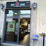 Four Roses Exterior