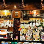 B À l'intérieur